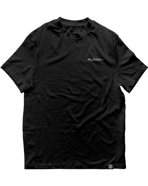 "Natzen" silverreflex oversized T-Shirt Mockup in schwarz, von vorne, für Raver